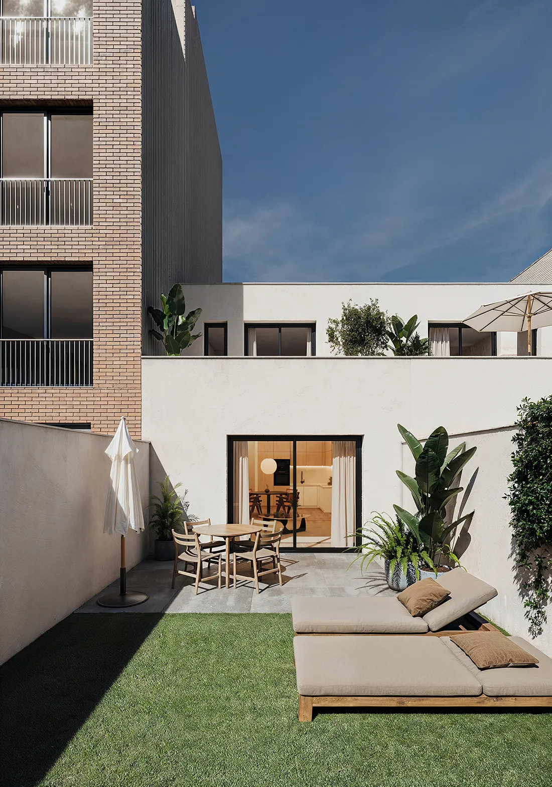 Transversal, Insòlica Constructora