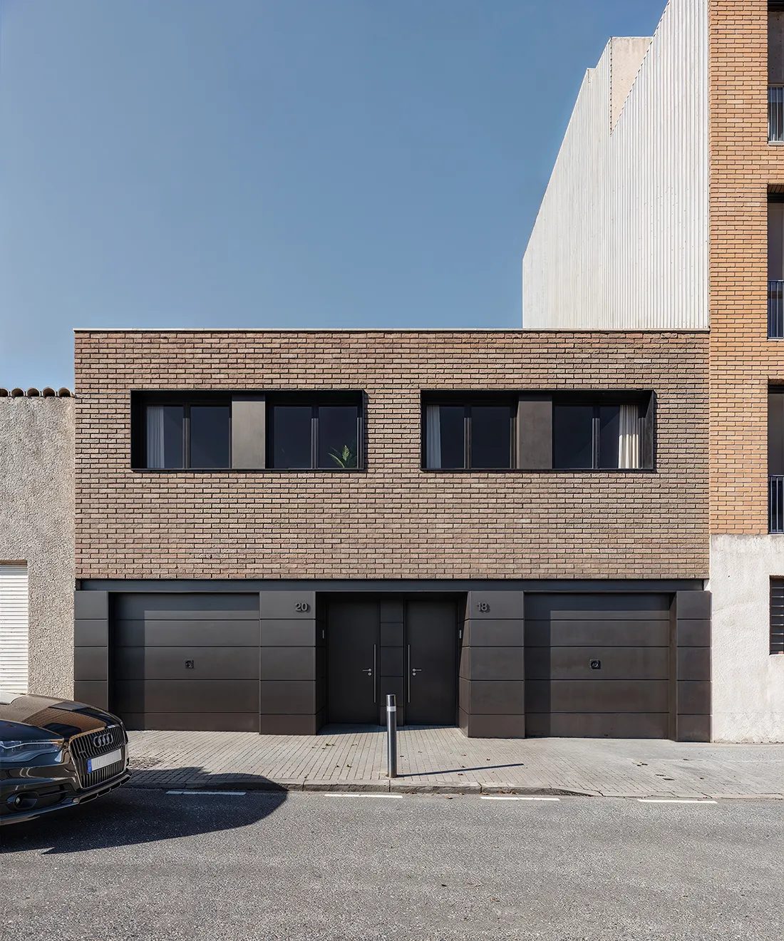 Transversal, Insòlica Constructora